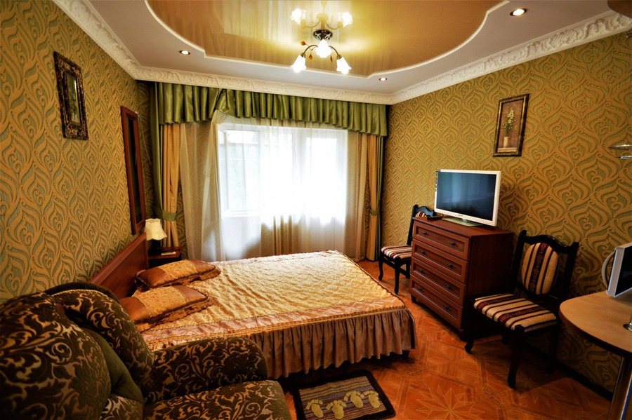 Полулюкс на двоих с кухней - на май 2500 руб., летом до 4000 руб.